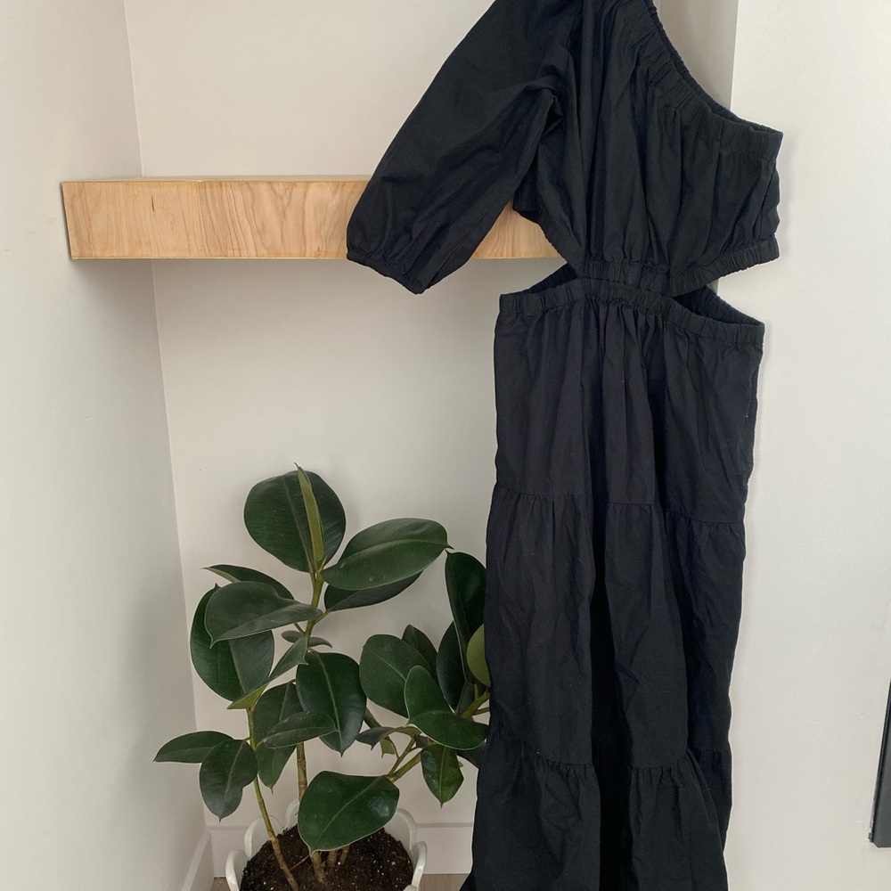Elegant Black Midi Dress